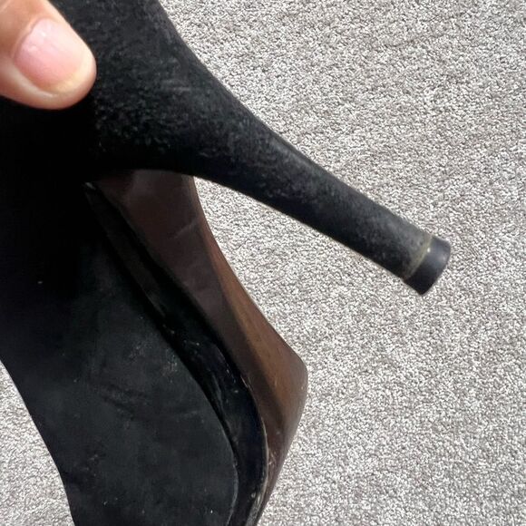 Stuart Weitzman Woman’s Round Toe Black Suede Heels Pumps Size 10 N - Picture 6 of 10